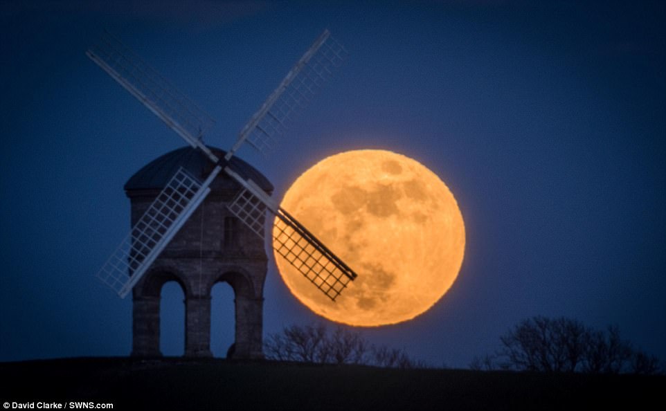 ‘Super blue blood moon’ stuns skygazers around the world