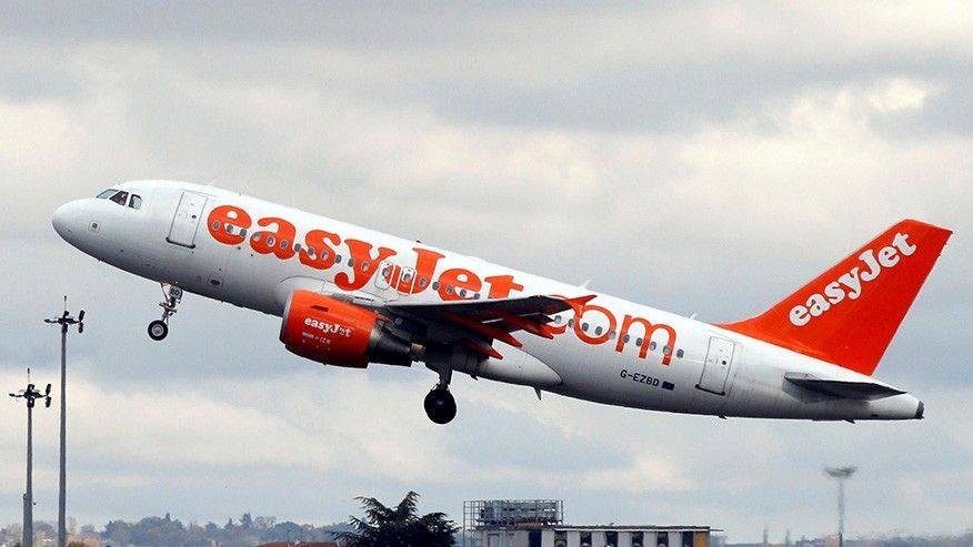 EasyJet pilot suspended for using Snapchat during flight