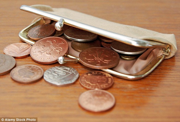 The shoppers who refuse to use anything but cash