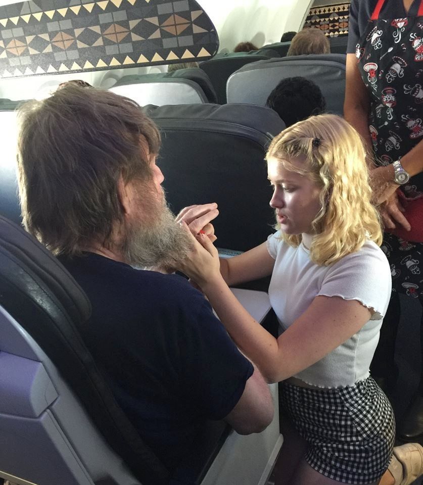 Teen on Alaska Airlines flight helps blind and deaf passenger traveling alone, goes viral
