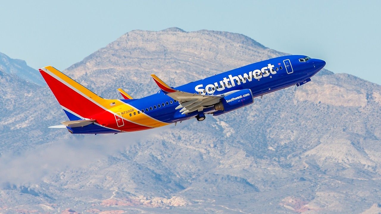 Charter school teacher on Southwest Airlines flight receives over $500 in cash donations from strangers