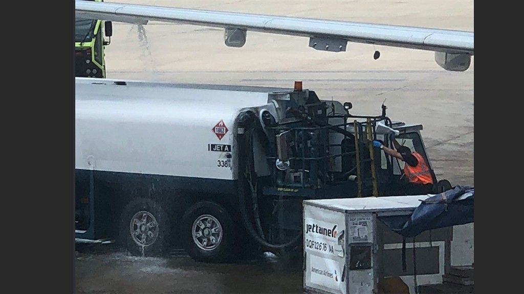 American Airlines passengers film ‘fuel pouring’ out of plane wing