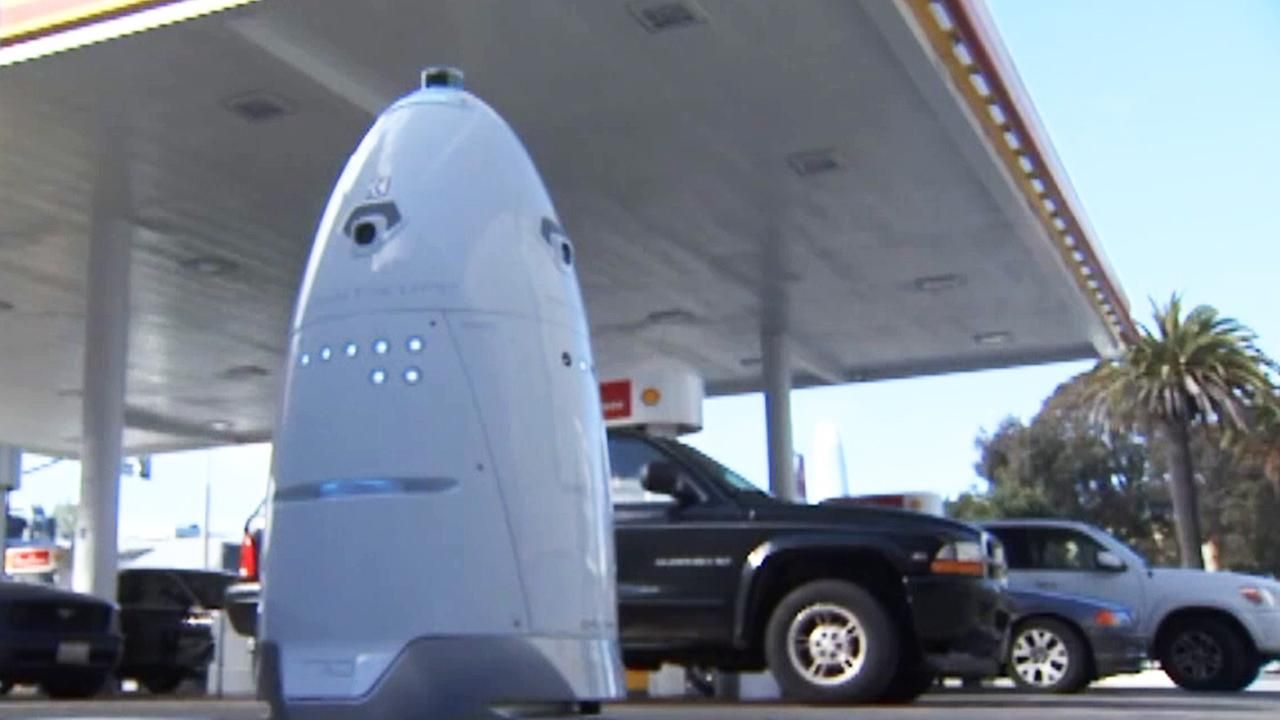 Robot security guard patrols San Francisco gas station