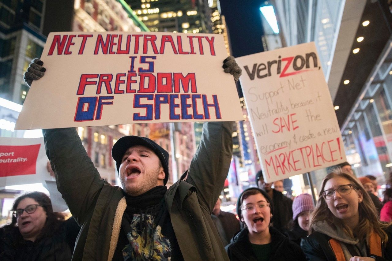22 states ask court to restore net neutrality regulations