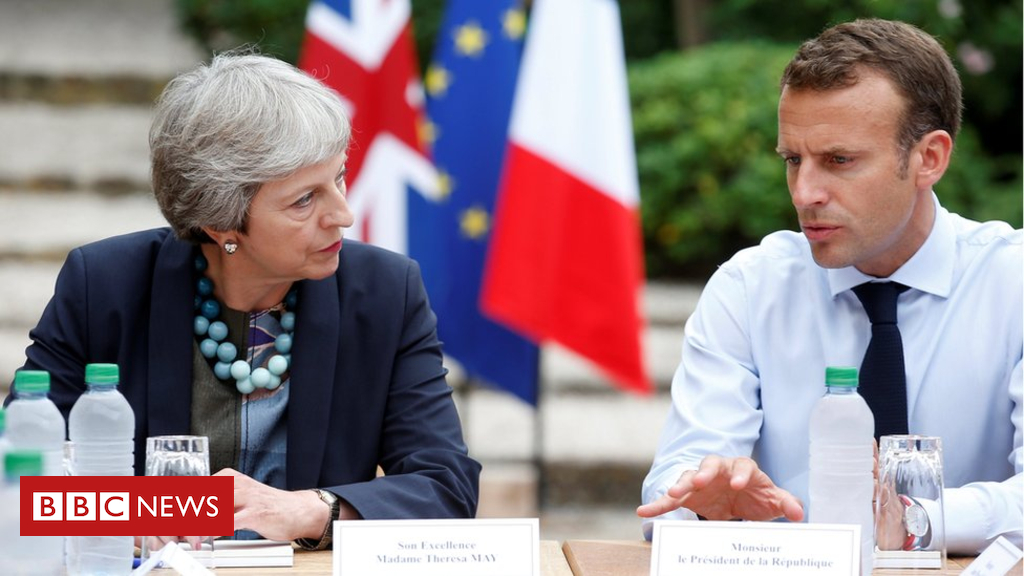 Brexit: Theresa May and Emmanuel Macron hold talks