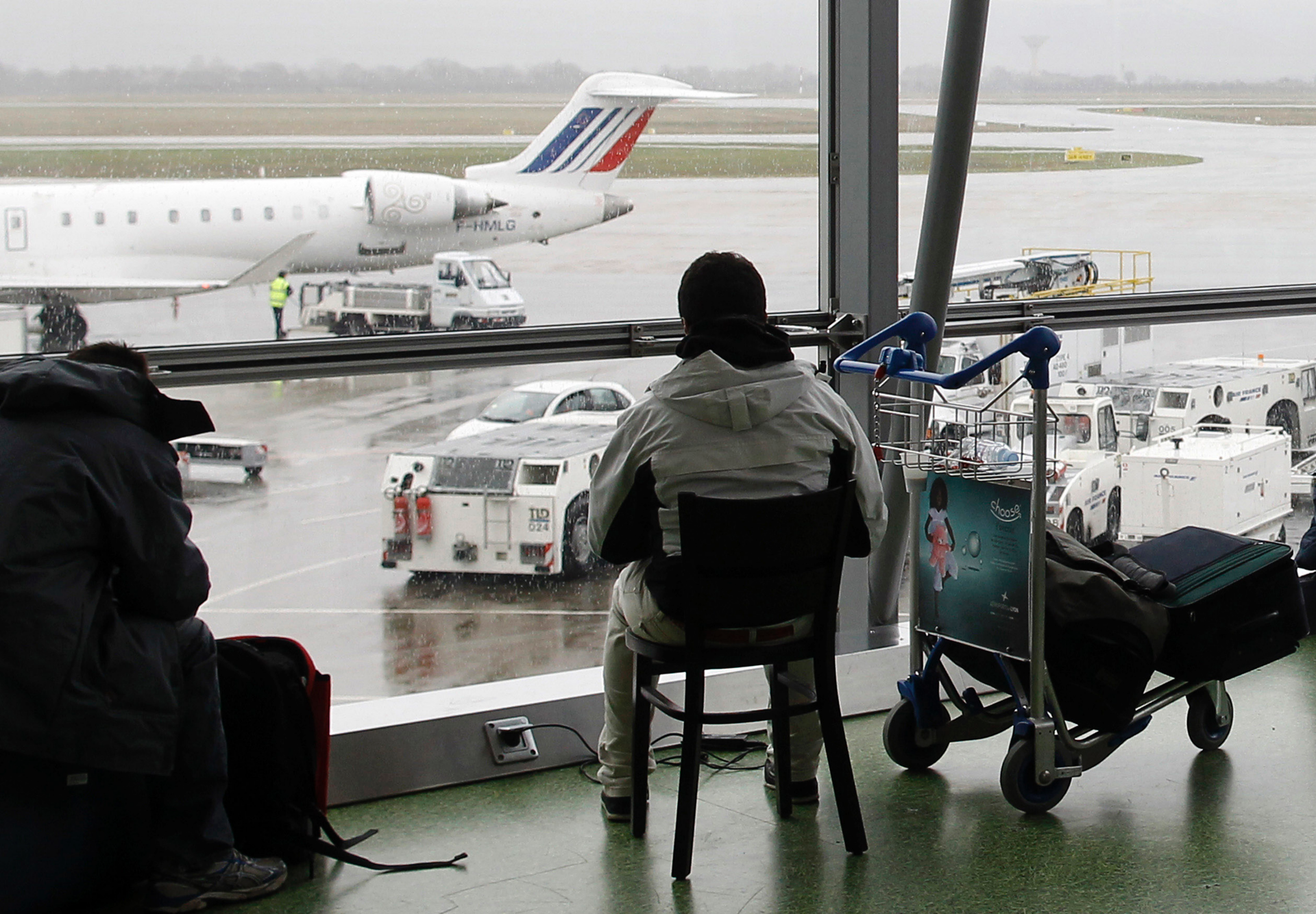 Man arrested in extraordinary airport car chase