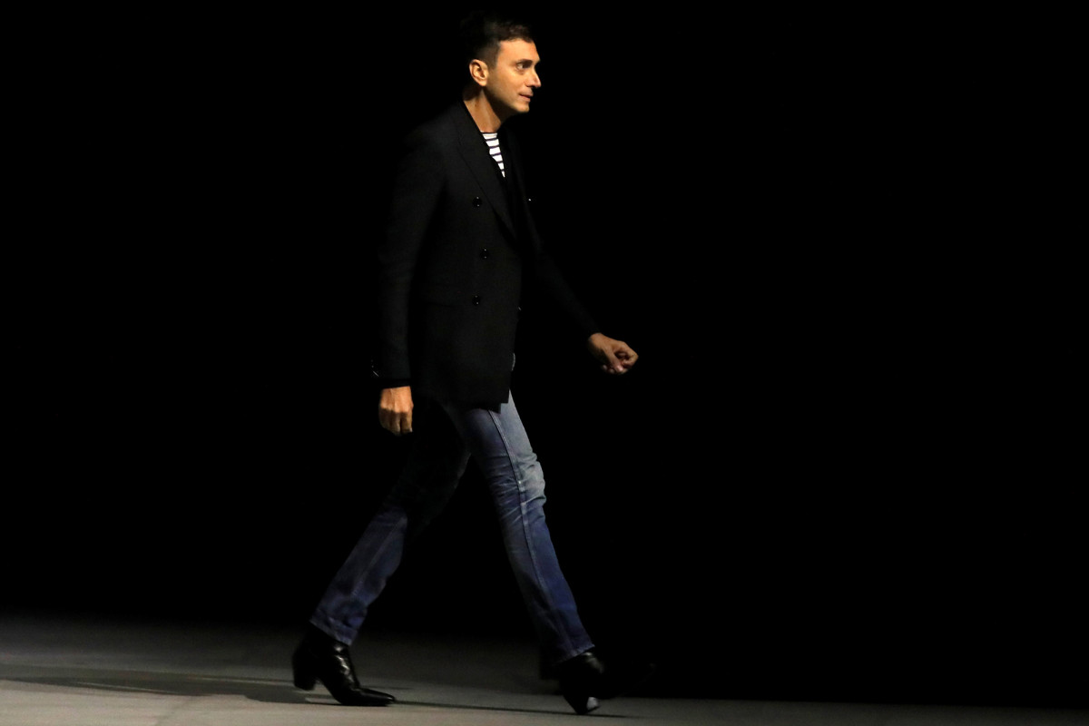 Hedi Slimane makes Celine deubt in Paris