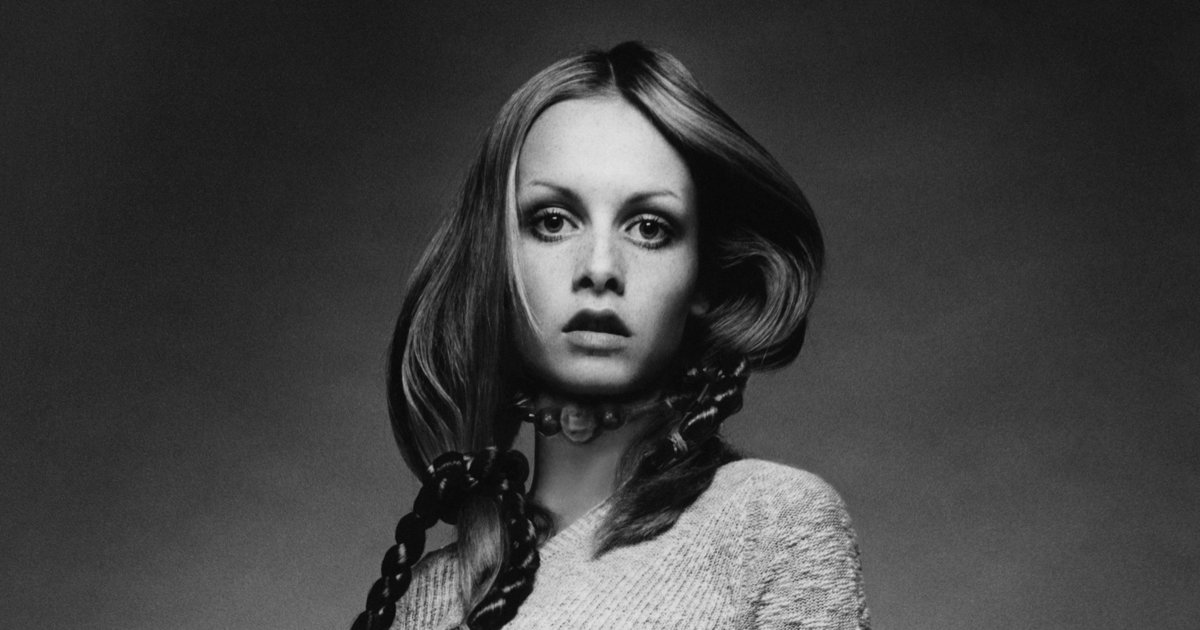 40 Photos Of Twiggy’s Style, From ’60s Mod To Now