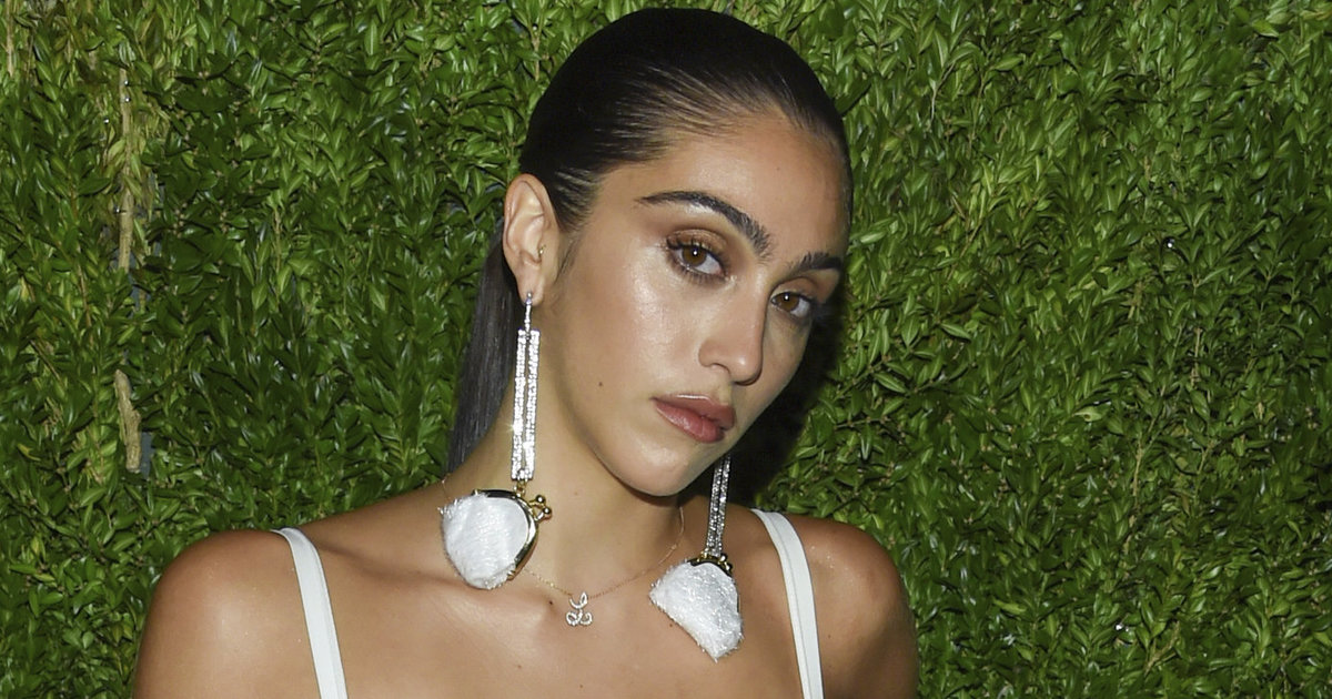 Madonna’s Daughter Lourdes Rocks Unshaved Legs And Armpits On The Red Carpet
