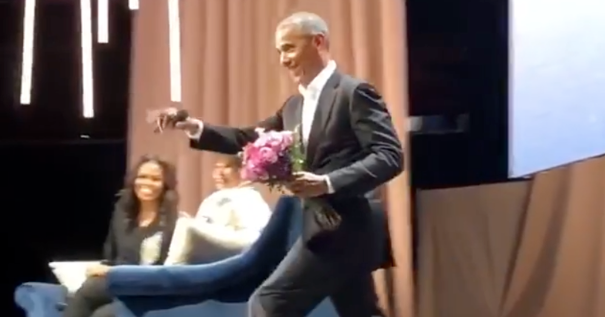 Barack Obama Makes Surprise Appearance During Michelle’s Book Tour