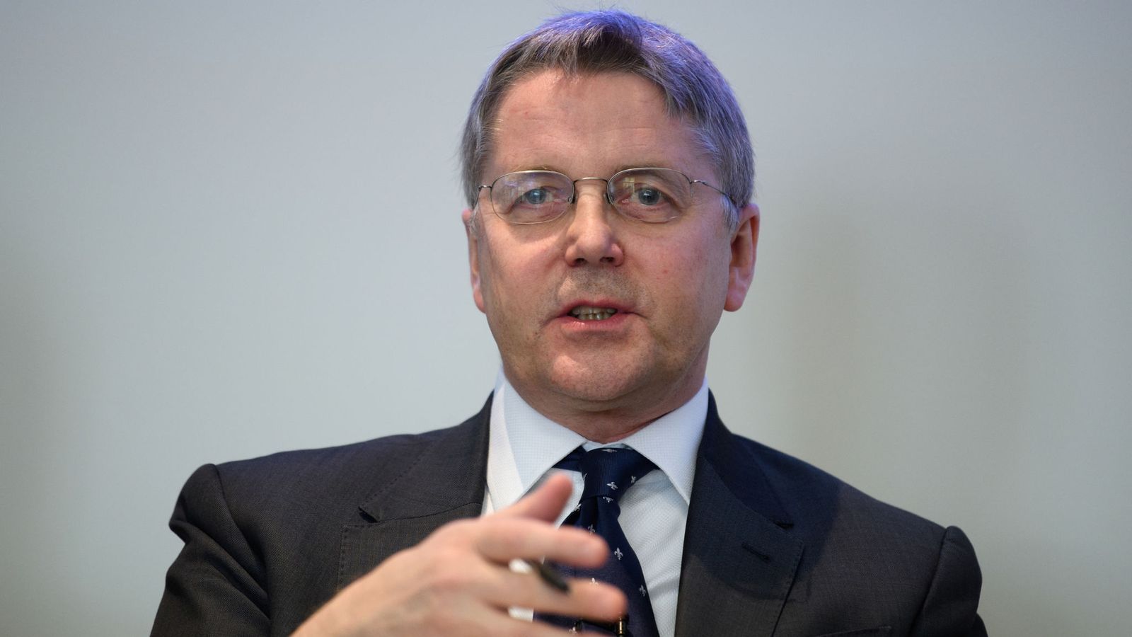 Ex-civil service chief Sir Jeremy Heywood dies from cancer