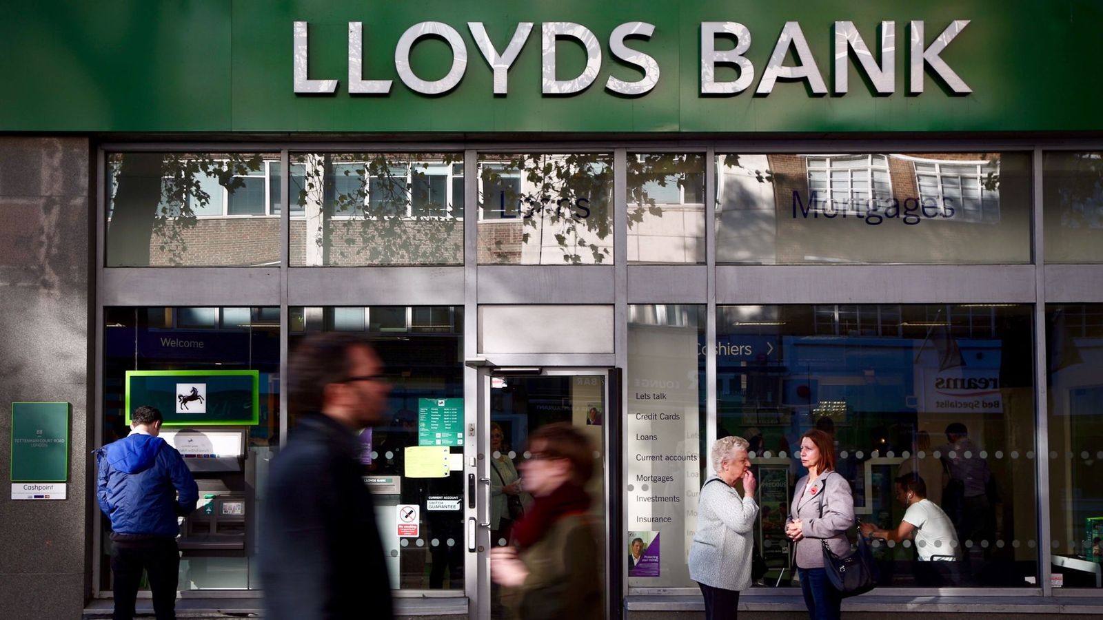 Lloyds to create 2,000 jobs in drive to digitise banking giant