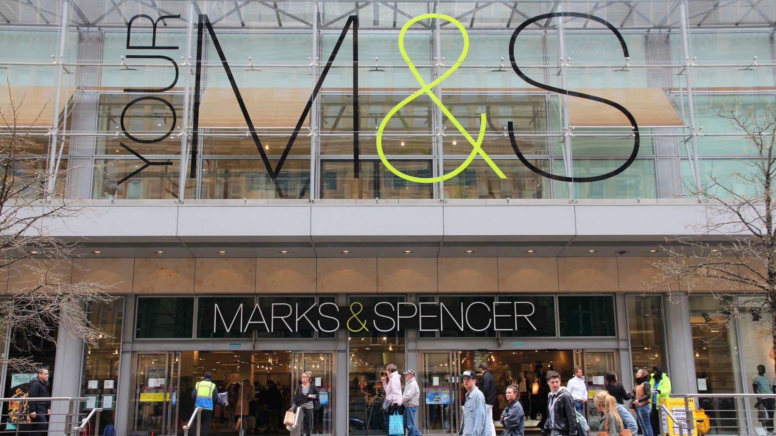M&S Bank chief Fox quits as HSBC link comes up for renewal