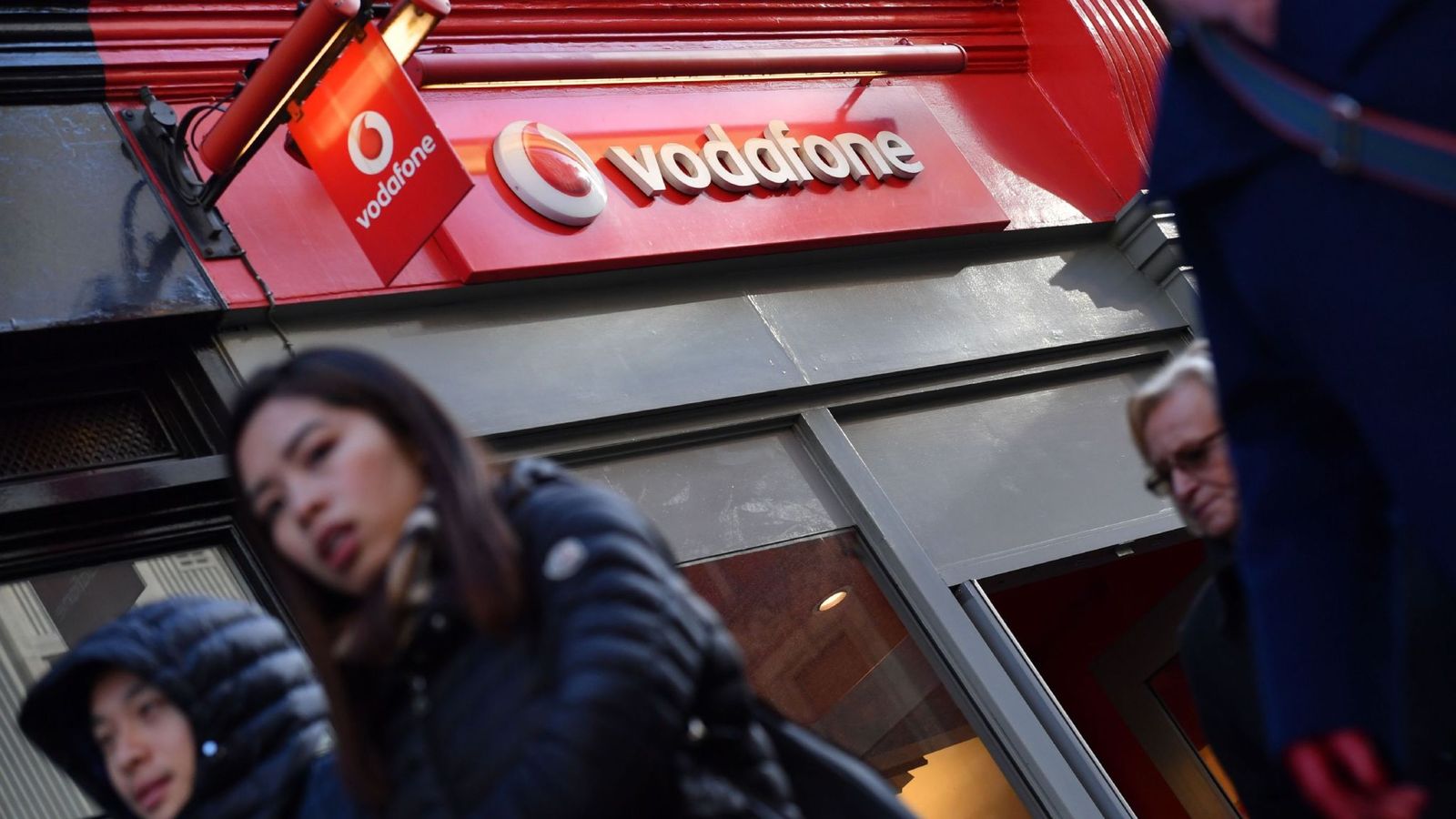Vodafone dials in dividend despite cut pressure