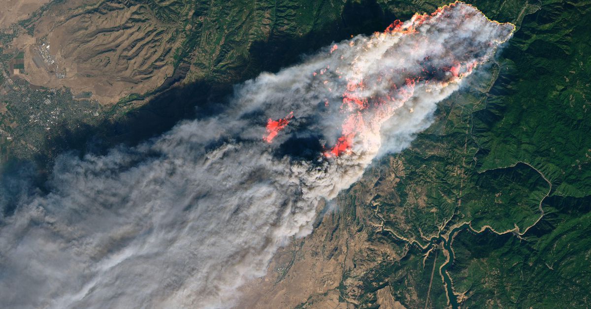 Scientists fly through plumes of wildfire smoke to unravel its mysteries