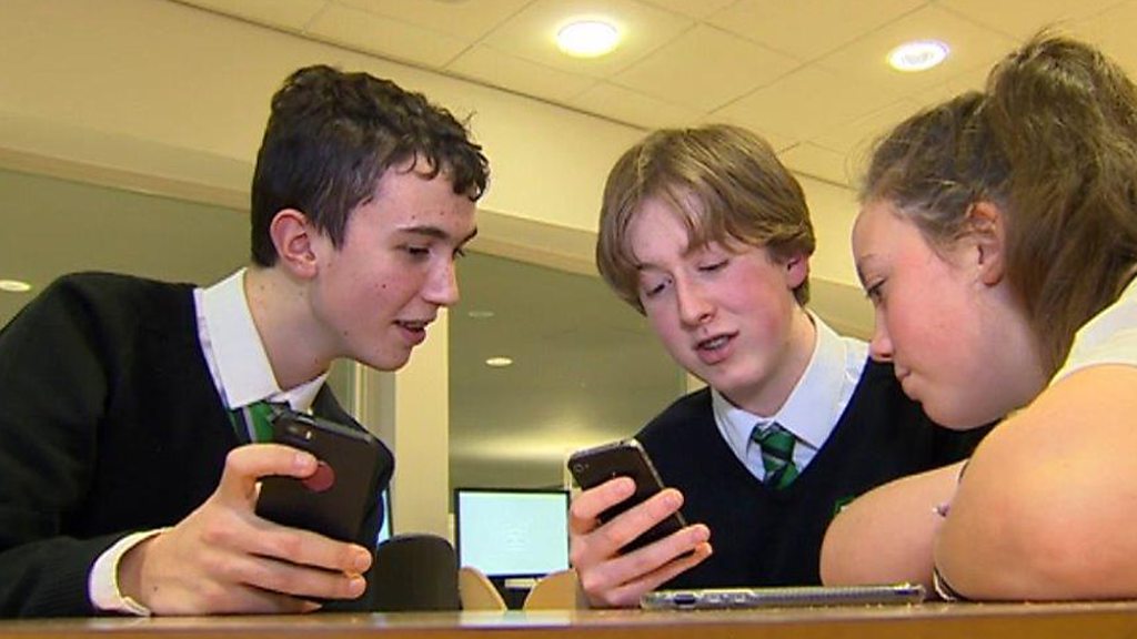 ‘Outdated’ IT and old computers found in Welsh schools