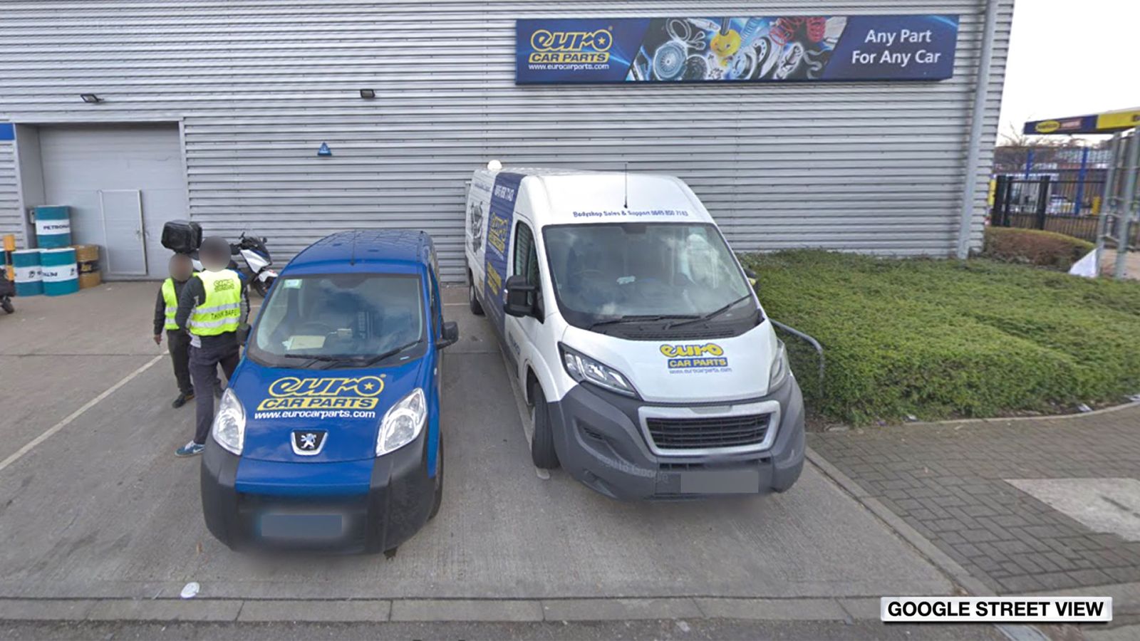 Jobs axe hangs over car parts distributor as top team quits