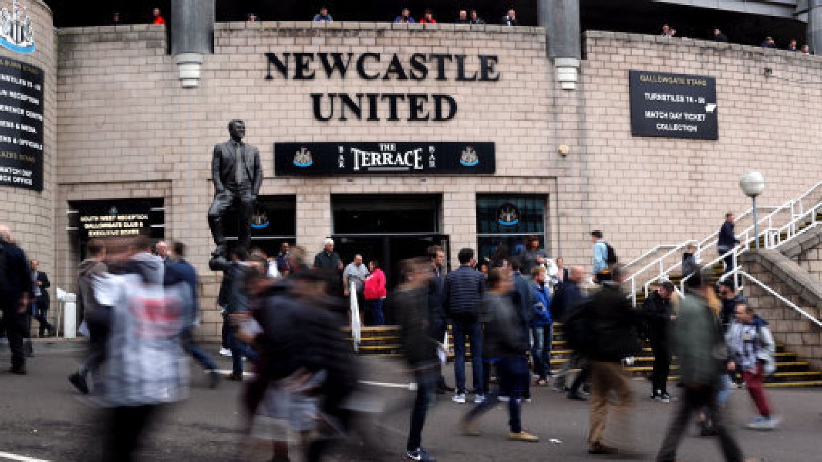 Mike Ashley eyes imminent sale of Newcastle Utd