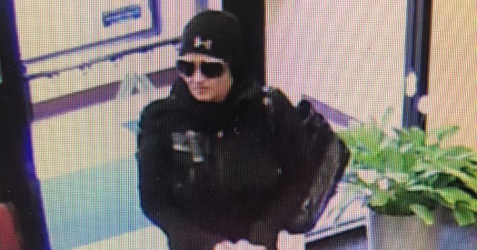 Would-Be Bank Robber Rips Up Note After Getting Cold Feet