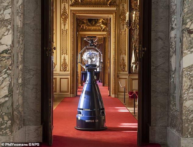 A five foot tall ROBOT tour guide called Betty will lead visitors around Blenheim Palace