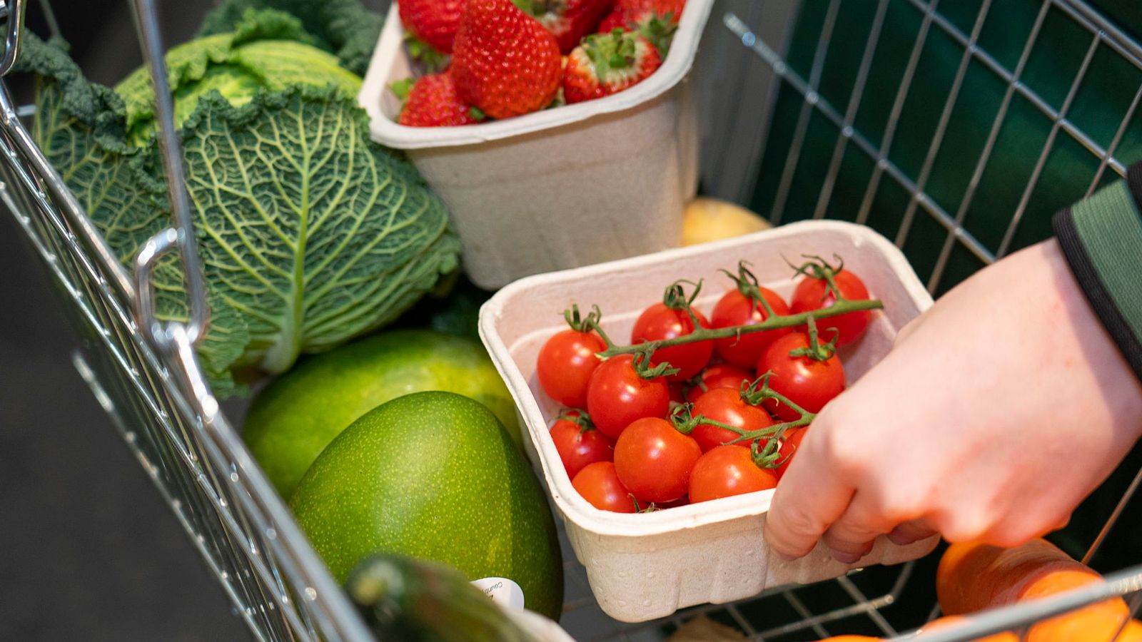 Marks & Spencer drops plastic wrapping in loose fruit and veg trial