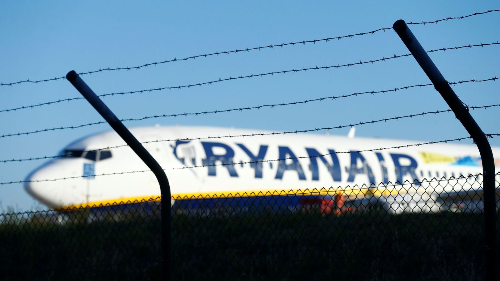 Three-hour Ryanair plane journey to Greece takes nearly a day
