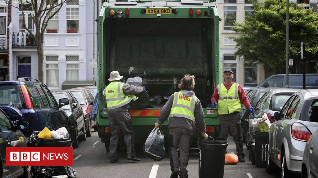 Bin collections: 1.8 million missed complaints in UK