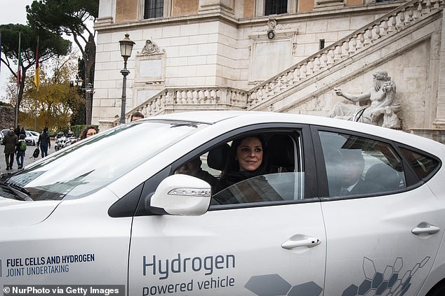 Scientists develop ‘safe’ new method for creating hydrogen gas to power electric cars