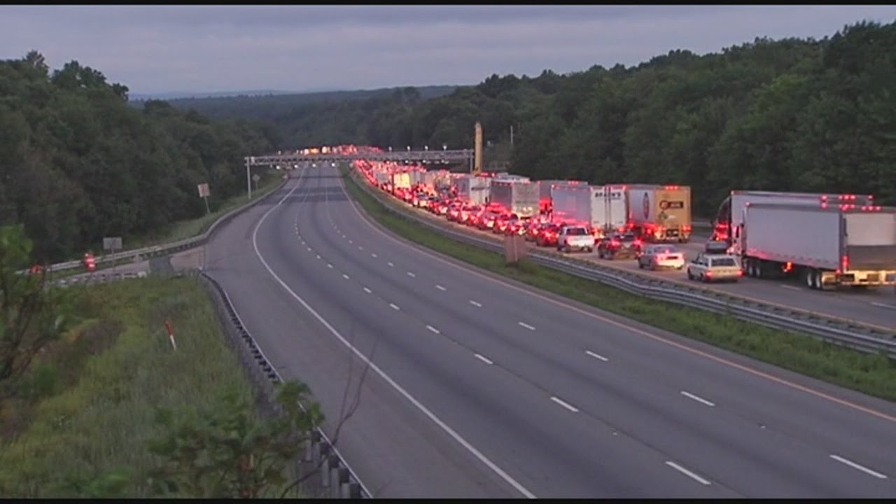 2 truck crash in Charlton causing traffic on Mass Pike