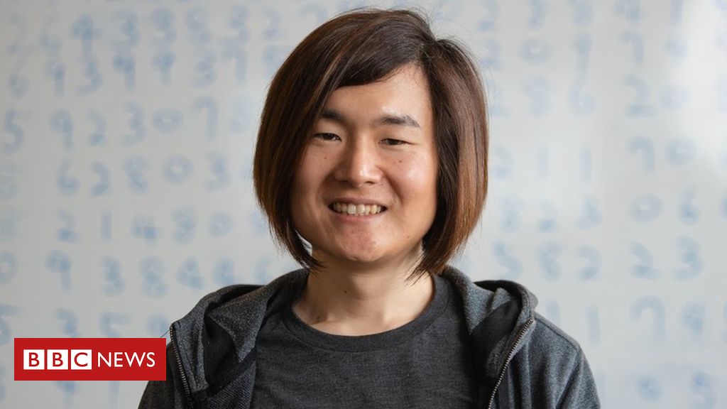 Woman breaks pi world record