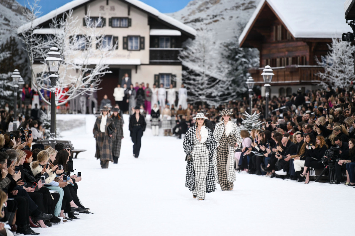 Karl Lagerfeld’s final Chanel show filled with stars, emotion