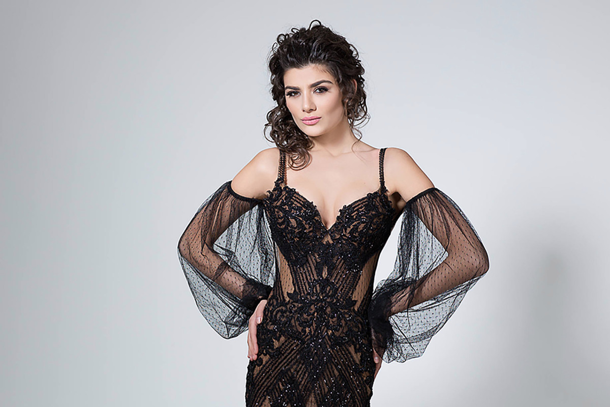 This ‘sexy’ mother of the bride dress has everyone talking