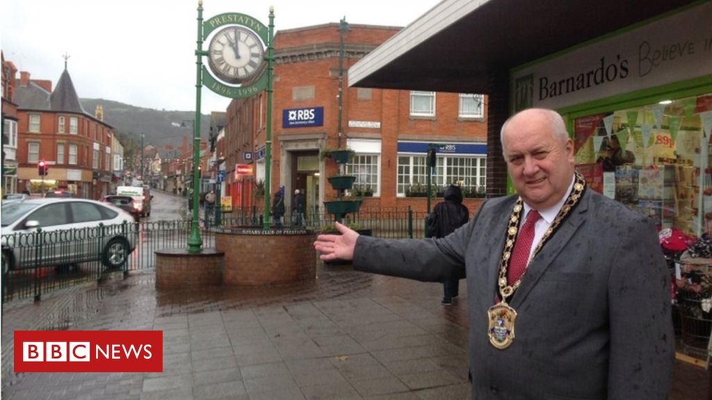 Hitler Facebook post by Labour councillor investigated