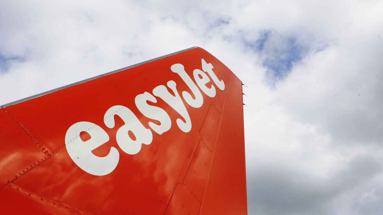 Holiday bookings hit by ‘unanswered questions’ on Brexit, easyJet warns | Business News