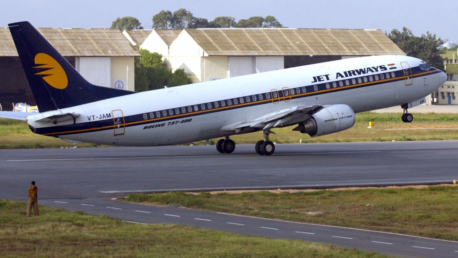 Jet Airways shares fall amid uncertain future | Business News