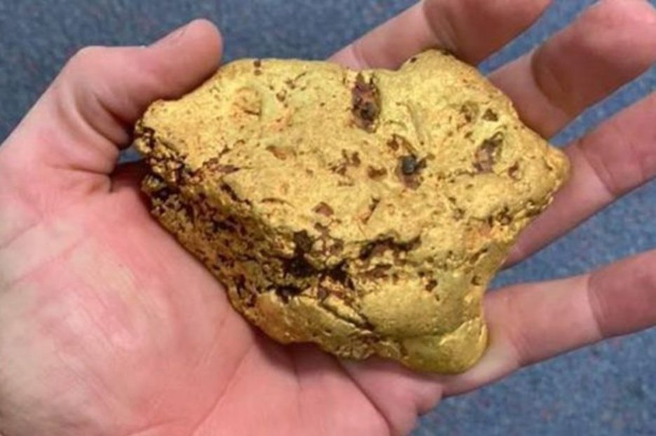Metal detectorist finds golden nugget the size of a FIST in Kalgoorlie