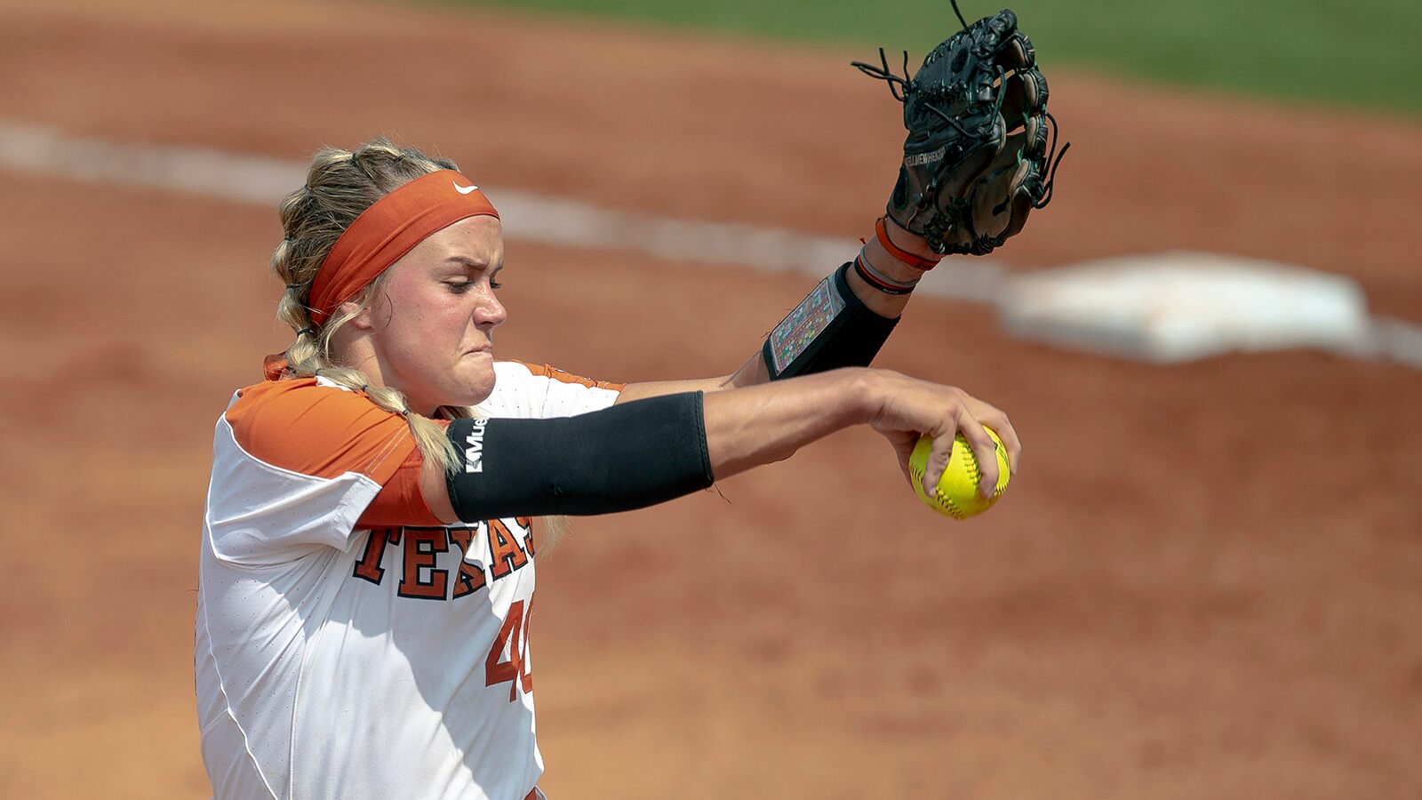 Texas softball pitcher ‘doing well’ after ball hits her in face: reports