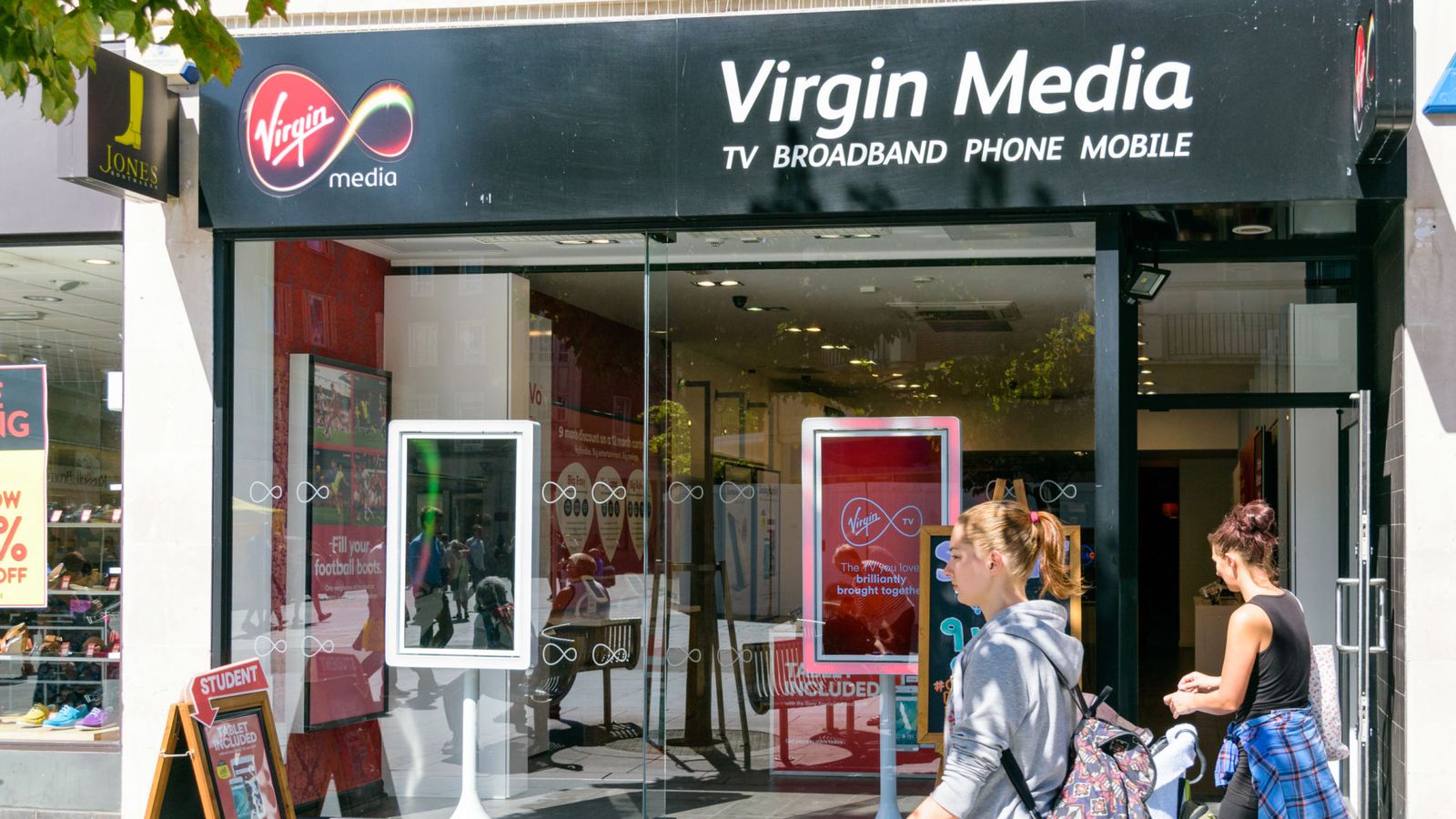 Virgin Mobile dials up apology over UK signal outage | Business News