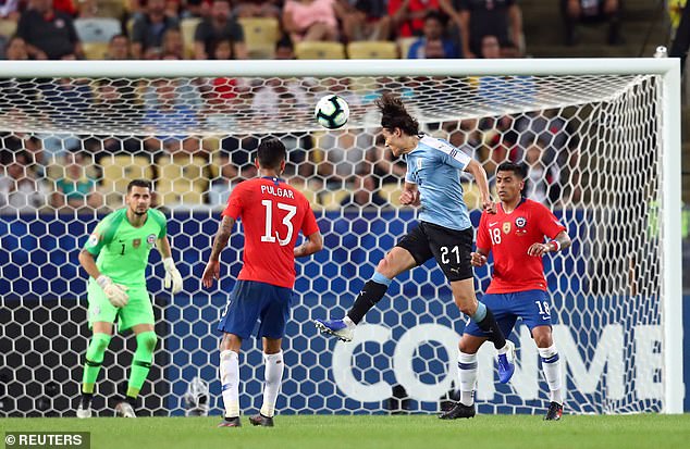 Chile 0-1 Uruguay: Edinson Cavani scores late winner to clinch top spot in Group C in Copa America