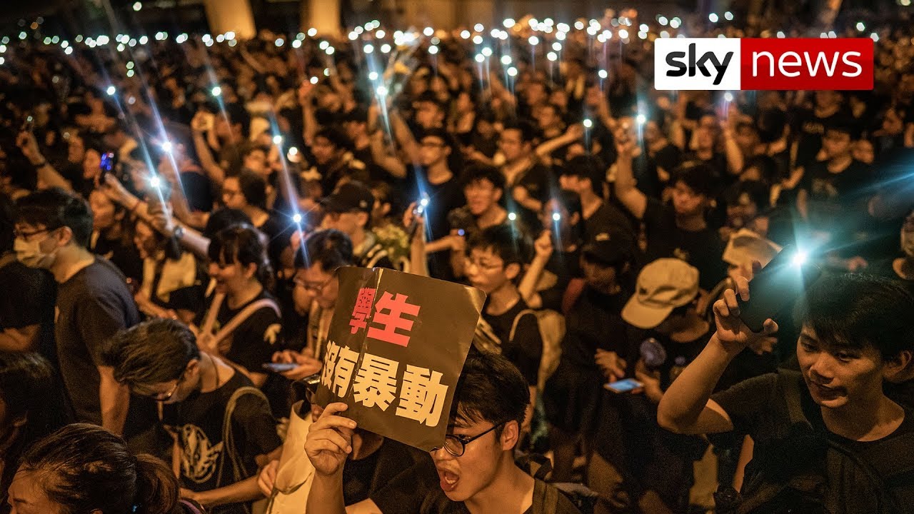 Hong Kong leader apologises as political crisis deepens