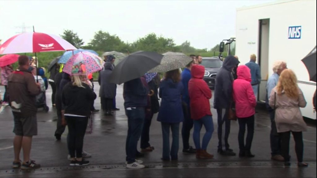 Llwynhendy TB outbreak: Hundreds queue for screening