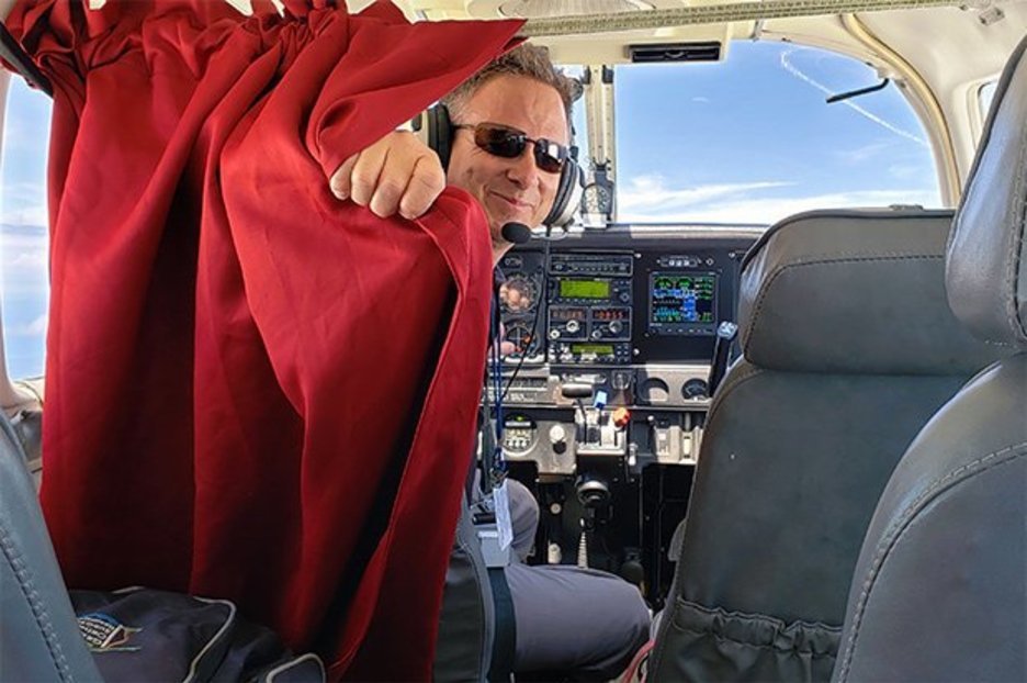 Pilot offers private ‘mile high club’ flights for amorous passengers