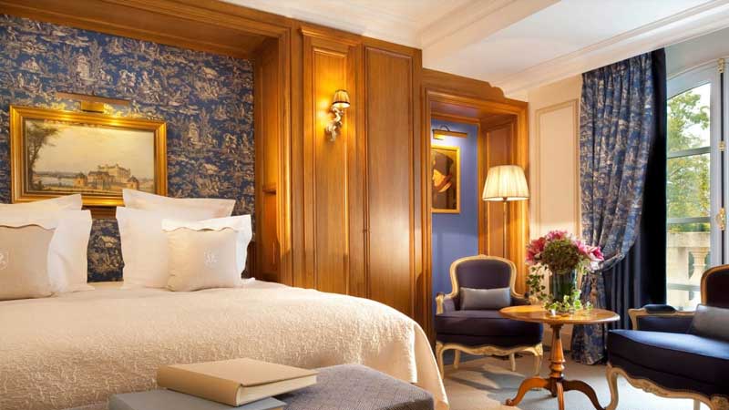 deomain de chantilly chateau bedroom