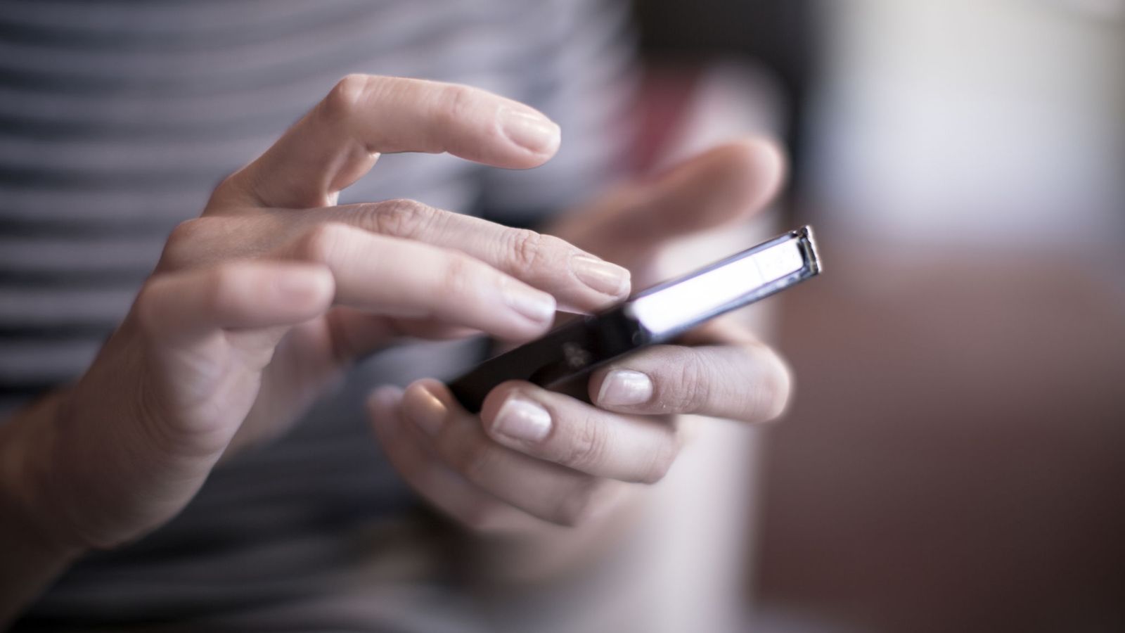 New ‘text-to-switch’ mobile phone provider service comes into effect | Business News