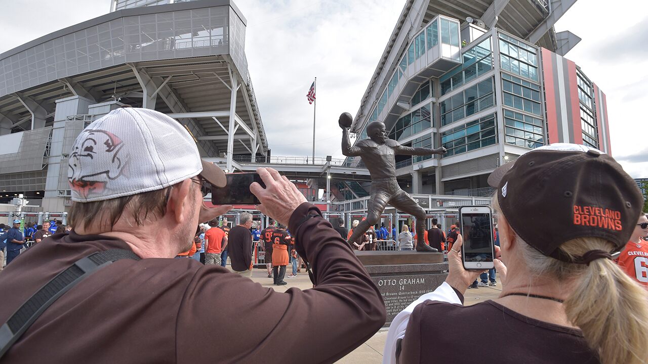 Cleveland Browns issue ban for beer throw to man who didn’t attend game against Titans: report