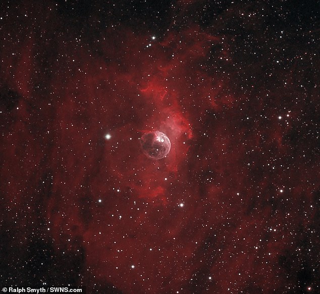 Bubble Nebula glows deep red in stunning photograph taken from a back garden