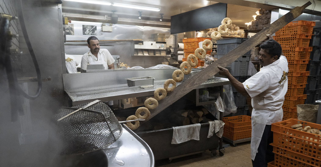 A Montreal Bagel War Unites Rival Kings
