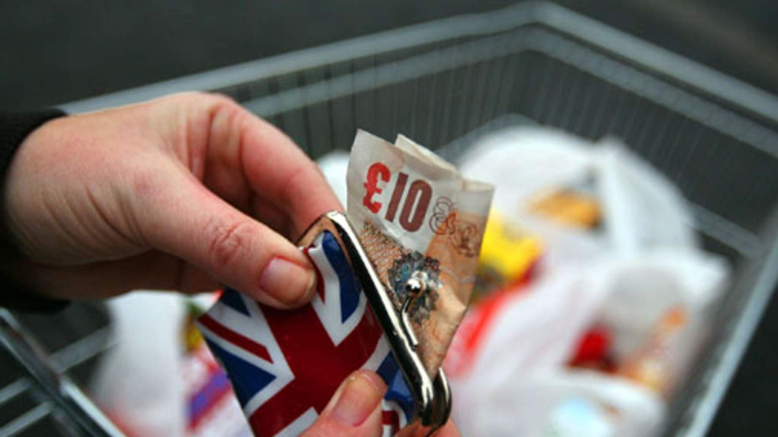 UK consumer spending grows 1.5% in October | Business News