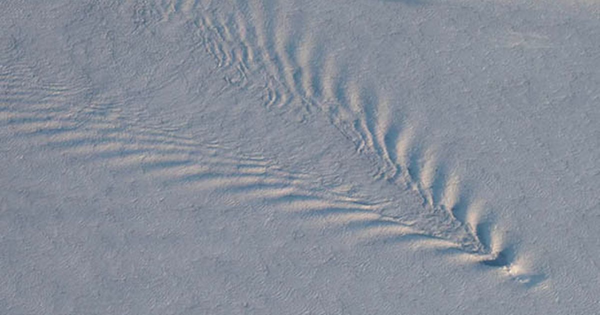 NASA cameras capture ‘soundwaves from mystery spacecraft’ hurtling across Earth