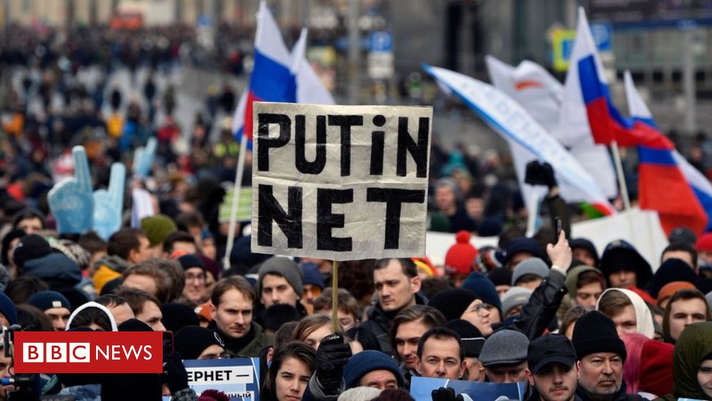 Russia internet: Law introducing new controls comes into force